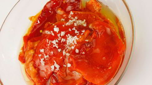 бутерброд с творожным сыром и печеным перцем