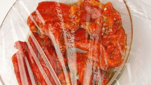 бутерброд с творожным сыром и печеным перцем