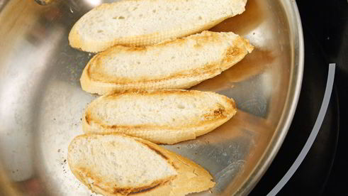 бутерброд с творожным сыром и печеным перцем