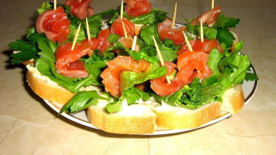 Рецепт бутерброды на шпажках