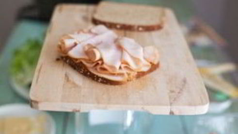 бутерброды с колбасой на праздничный стол