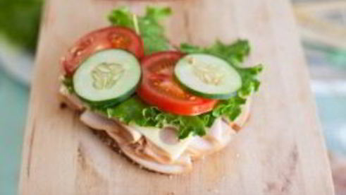 бутерброды с колбасой на праздничный стол