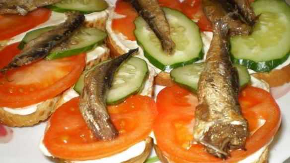 Рецепт Бутерброды с консервированной рыбой