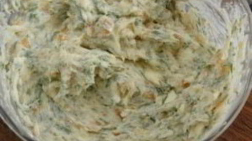 бутерброды с копченым кальмаром