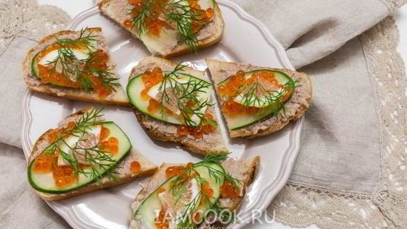 Рецепт Бутерброды с красной икрой и печенью трески