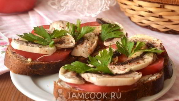 Рецепт Бутерброды с помидорами и сырыми шампиньонами