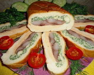 Бутерброды с сельдью и кетчупом