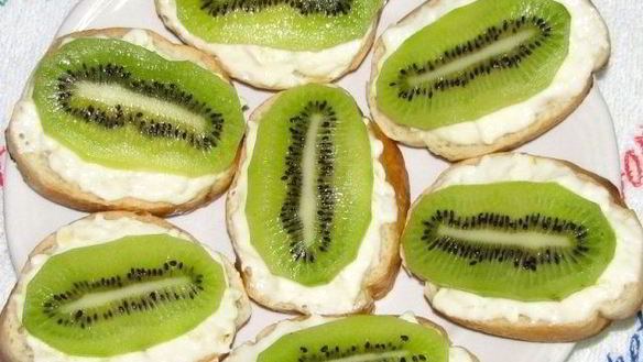 Рецепт Бутерброды с сыром и киви