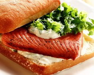 Бутерброды с сыром и вареной семгой