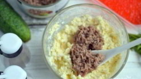 бутерброды с тунцом и икрой