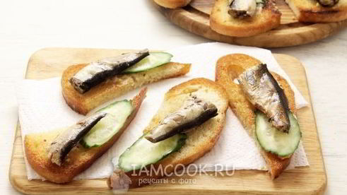 бутерброды со шпротами
