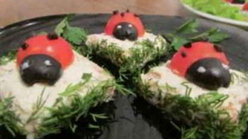 бутерброды в виде божьей коровки