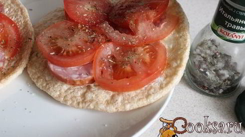 горячие бутерброды на вафельных хлебцах