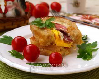 Горячие бутерброды с колбасой и яйцом