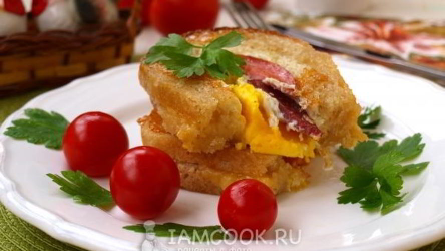 Рецепт горячие бутерброды с колбасой и яйцом