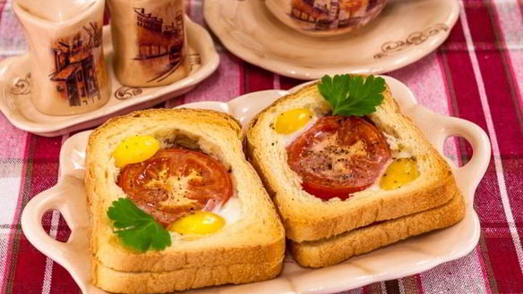 Рецепт Горячие бутерброды с окороком, помидорами и яйцами