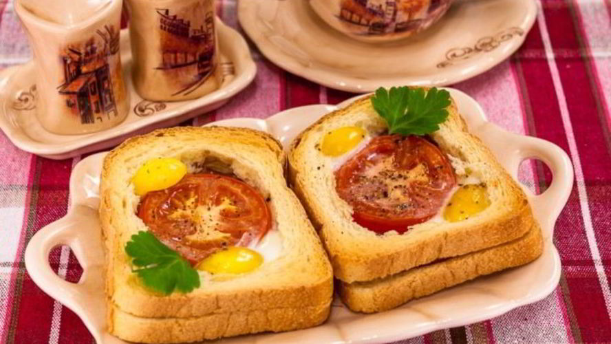 Рецепт горячие бутерброды с окороком, помидорами и яйцами