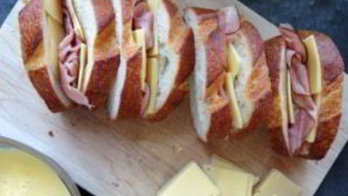 горячие бутерброды с ветчиной и сыром