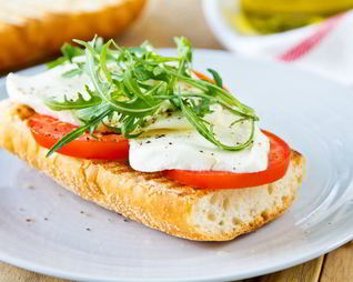 Горячий бутерброд по-средиземноморски