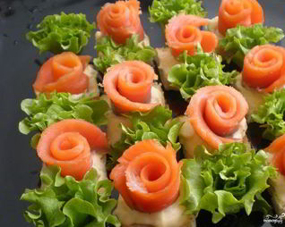 Маленькие закусочные бутерброды