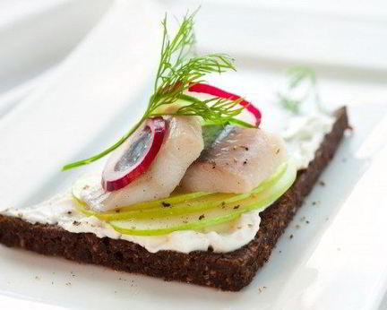 Норвежские бутерброды с селедкой