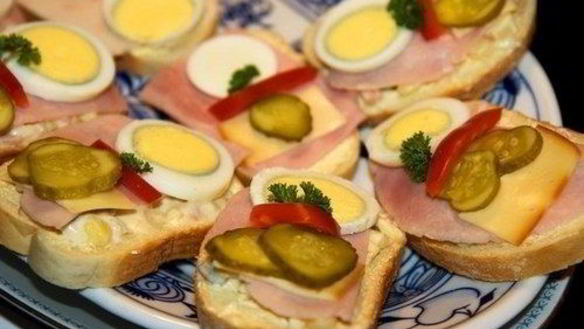 Рецепт Вкусный сочный бутерброд с ветчиной