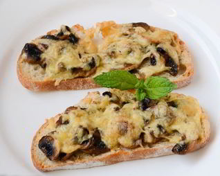 Запеченные бутерброды с грибами