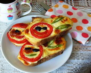 Запеченные бутерброды с йогуртом и помидорами