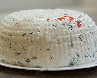 Домашний сыр с красным перцем