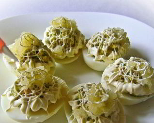 Яйца, фаршированные печенью трески