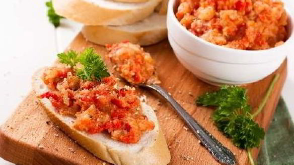 Рецепт Баклажанная икра с помидорами и луком