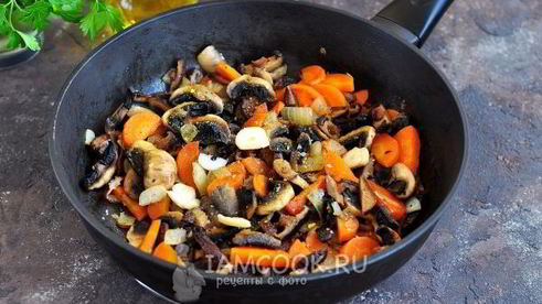 грибная икра из сушеных и свежих грибов