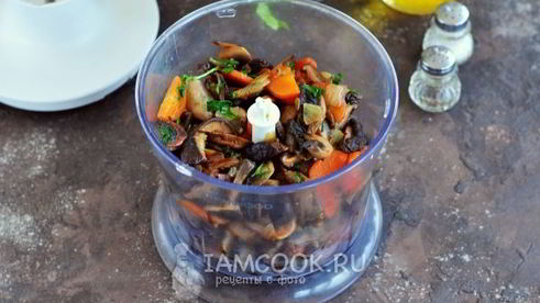 грибная икра из сушеных и свежих грибов