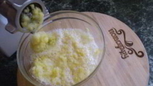 кабачковая икра с майонезом и луком