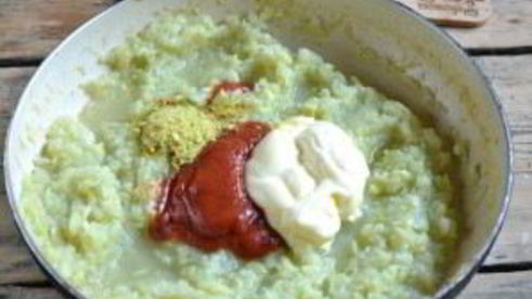 кабачковая икра с майонезом и мивиной