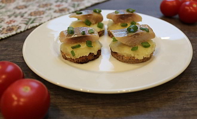 Канапе с сельдью