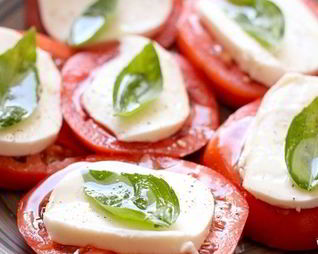 Капрезе с моцареллой