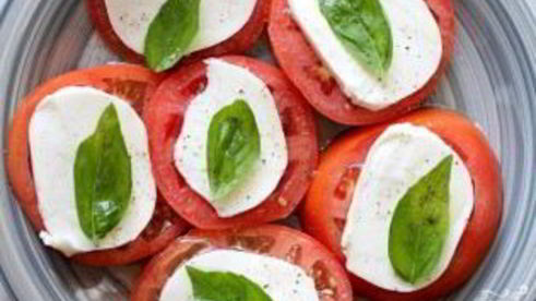 капрезе с моцареллой
