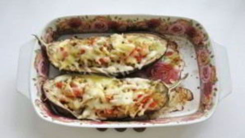 лодочки из баклажанов с сосисками