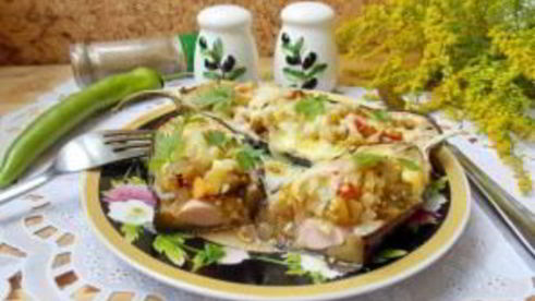 лодочки из баклажанов с сосисками