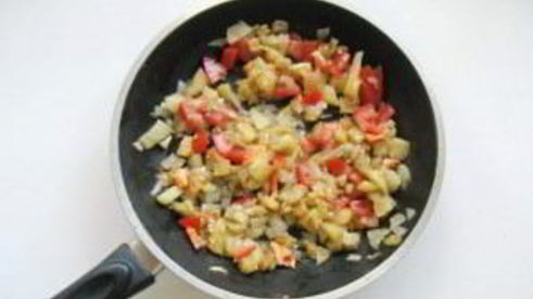 лодочки из баклажанов с сосисками