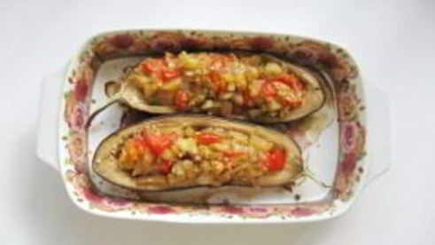 лодочки из баклажанов с сосисками