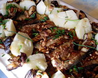 Маринованная скумбрия с картофелем и овощами