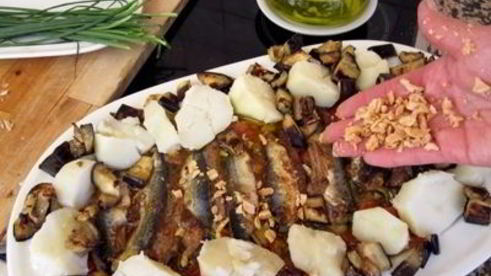 маринованная скумбрия с картофелем и овощами