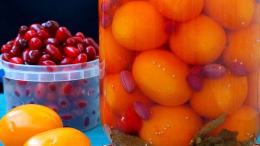 Рецепт маринованнные желтые помидоры с кизилом