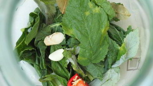 маринованнные желтые помидоры с кизилом