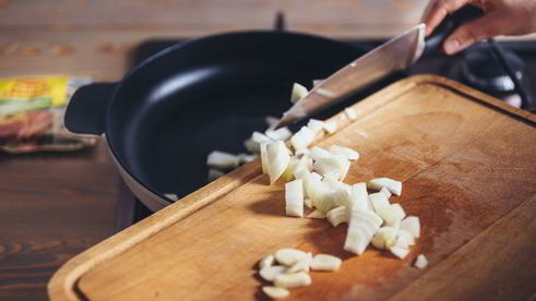 новогодняя закуска на крекерах