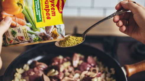 новогодняя закуска на крекерах