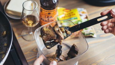 новогодняя закуска на крекерах