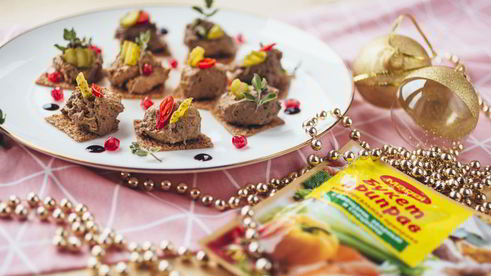 новогодняя закуска на крекерах